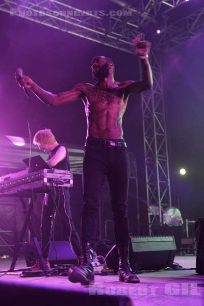 DEATH GRIPS - 2017-06-11 - NIMES - Paloma - Flamingo - 